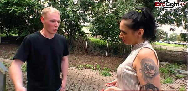 Deutsche Freundin mit dickem großem Arsch fickt den freund
